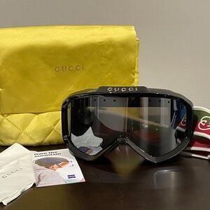 NEW! Gucci Snowboard Ski Goggles Mask Black Green Red - COMPLETE!